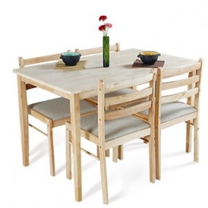 prostokątny stół drewniany